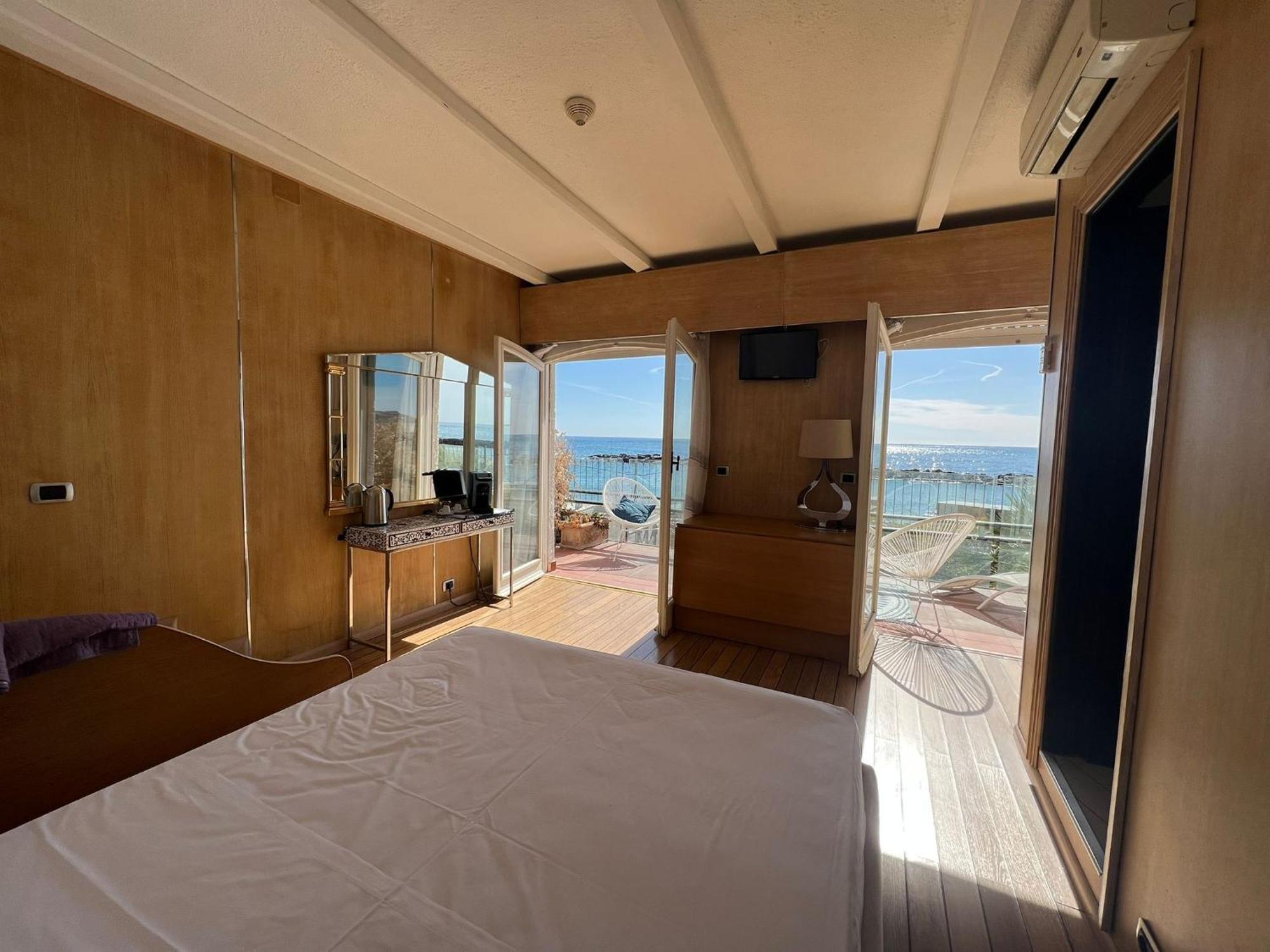 Villa Rita Sea Front View Sanremo - Parcheggio Gratuito In Struttura Buitenkant foto