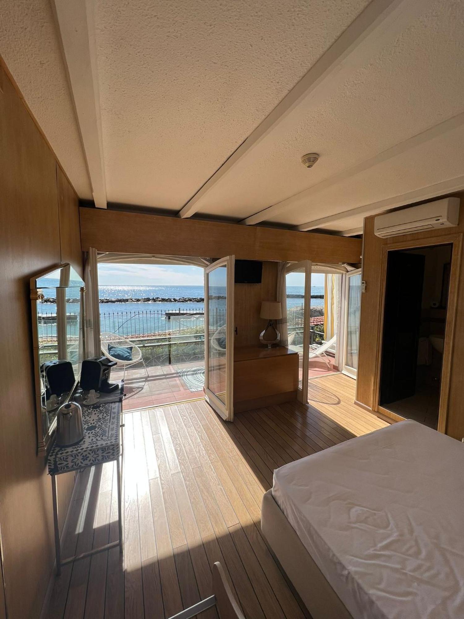 Villa Rita Sea Front View Sanremo - Parcheggio Gratuito In Struttura Buitenkant foto
